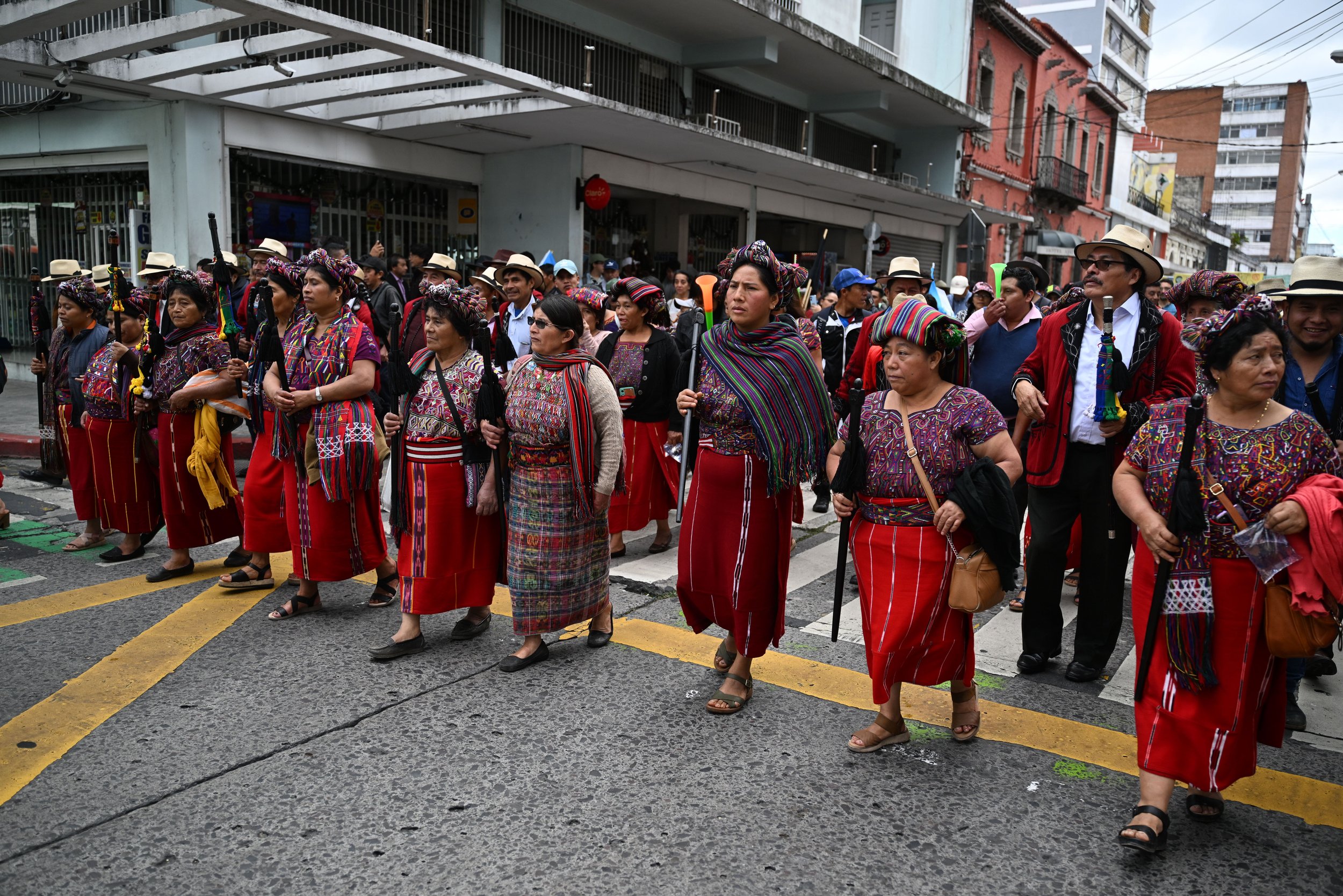  Mujeres del pueblo Ixil lideran la protesta en el Centro Histórico de Guatemala. Foto de Prensa Comunitaria 
